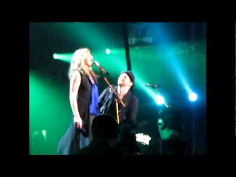 Sugarland perform TONIGHT @ ACM Fan Jam & win award