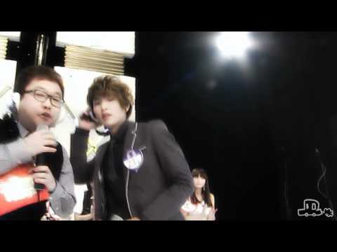 110204 DJ Onew - He's so tempting!!!