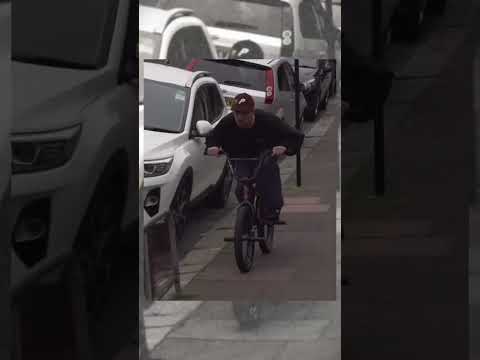 Jordan Godwin’s new @etniesbike Signature Windrow Vulc Colourway 🫐☁️🤘🏻 #bmx #4Down #etniesbike