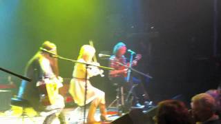 Kasey Chambers: &quot;Still Feeling Blue&quot;