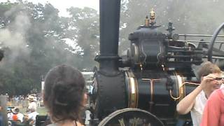 preview picture of video 'STEAM TRACTION ENGINES AT THE BROMYARD GALA 2011'