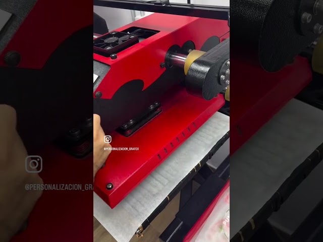 Vídeo relacionado con Lanyard PERSONALIZADO con logotipo y texto. Con cierre de seguridad. Colgantes tarjetas identificación, colgante llaves, colgante acreditaciones. Impresión 2 caras. (5, Sin cierre)