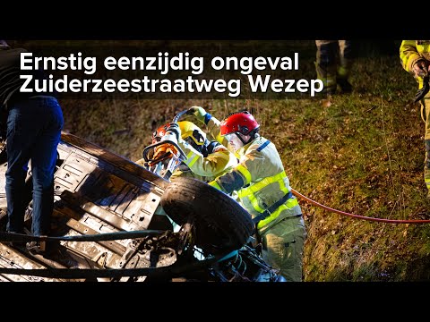 Ernstig ongeval Zuiderzeestraatweg Wezep: auto op de kop in sloot - ©StefanVerkerk.nl