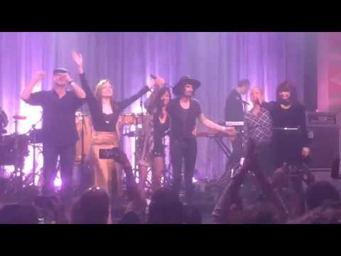Nouvelle Vague 'I melt with you' feat. Mélanie Pain (Live at The Regent Theater)