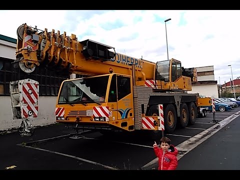 Kids Truck Crane Vídeo para niños. camión Grúa Liebherr Caterpillar Bulldozer, Excavator