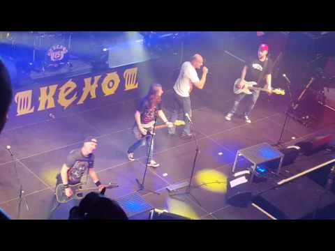 Alkehol - Dejvice feat. Fanánek  (live in Lucerna)
