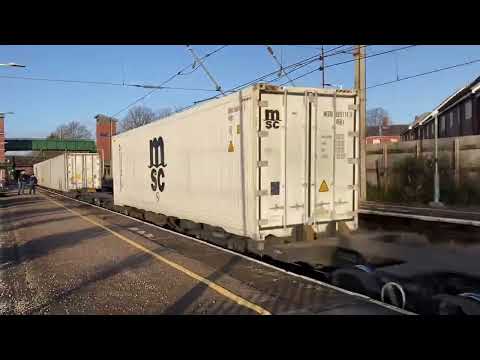 Class 66733 passing leyland on 4S57