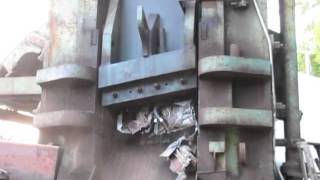 preview picture of video 'Harris BSH-703 Scrap Metal Shear Cutting Unprepared Steel @ Key CIty Recycling'