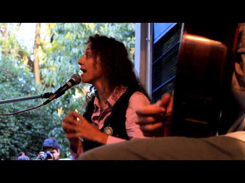 Chipá - Luna Monti y Juan Quintero Del otro lado del árbol...