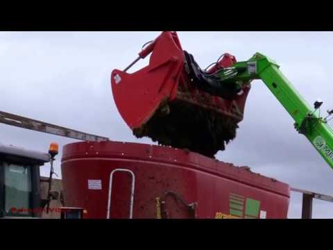 Loading the Feeder with NEW Merlo (2)