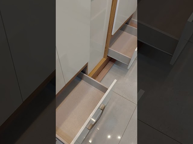 Guarda-Roupa Solteiro 5 Portas 2 Gavetas Nature/Off White B60 - Briz