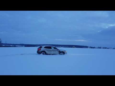 Mercedes GLA snow offroad