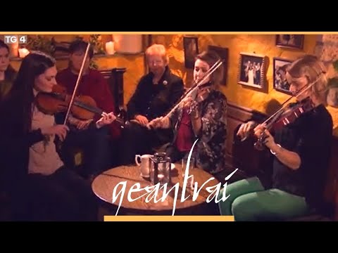 Zoe Conway, Lydia Warnock & Tara Breen | Caisleán Cionn Eitigh | Geantraí na Nollag 2013 | TG4