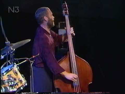 Jazzfest Berlin 1990 - (III) - Pat Metheny Trio - Dave Holland (b) - Roy Haynes (dr) deel 4.avi