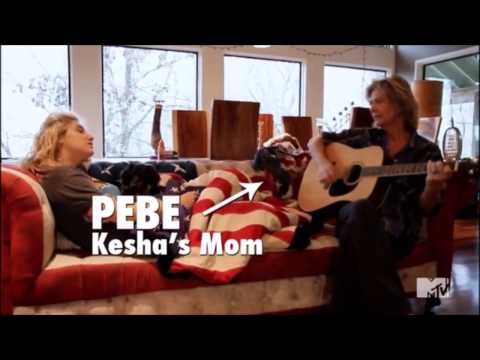 Kesha singing with her mom