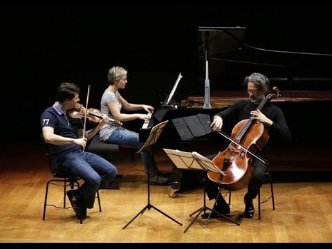 Eben trio - Toru Takemitsu: Between Tides  - Live in Paris Louvre