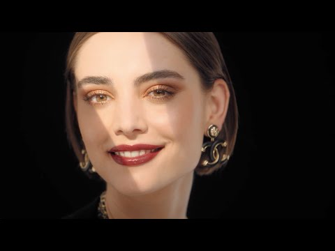 CHANEL Holiday 2022 How to Create a look with the Holiday 2022 Collection  with Romy Schonberger.