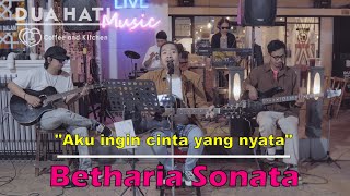 Download lagu Aku Ingin Cinta yang Nyata - Betharia Sonata ( Cover ) | Dua Hati Coffee and Kitchen Music mp3
