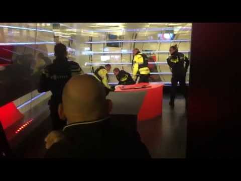 Arrestatie gewapende man in NOS-studio