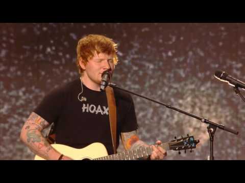 Ed Sheeran - Castle On The Hill (Billboard Music Awards 2017)