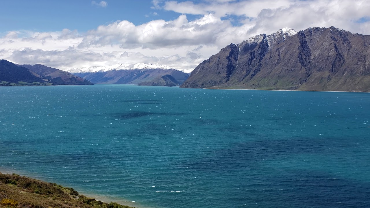Experience alpine views at Lake Hawea Lookout.