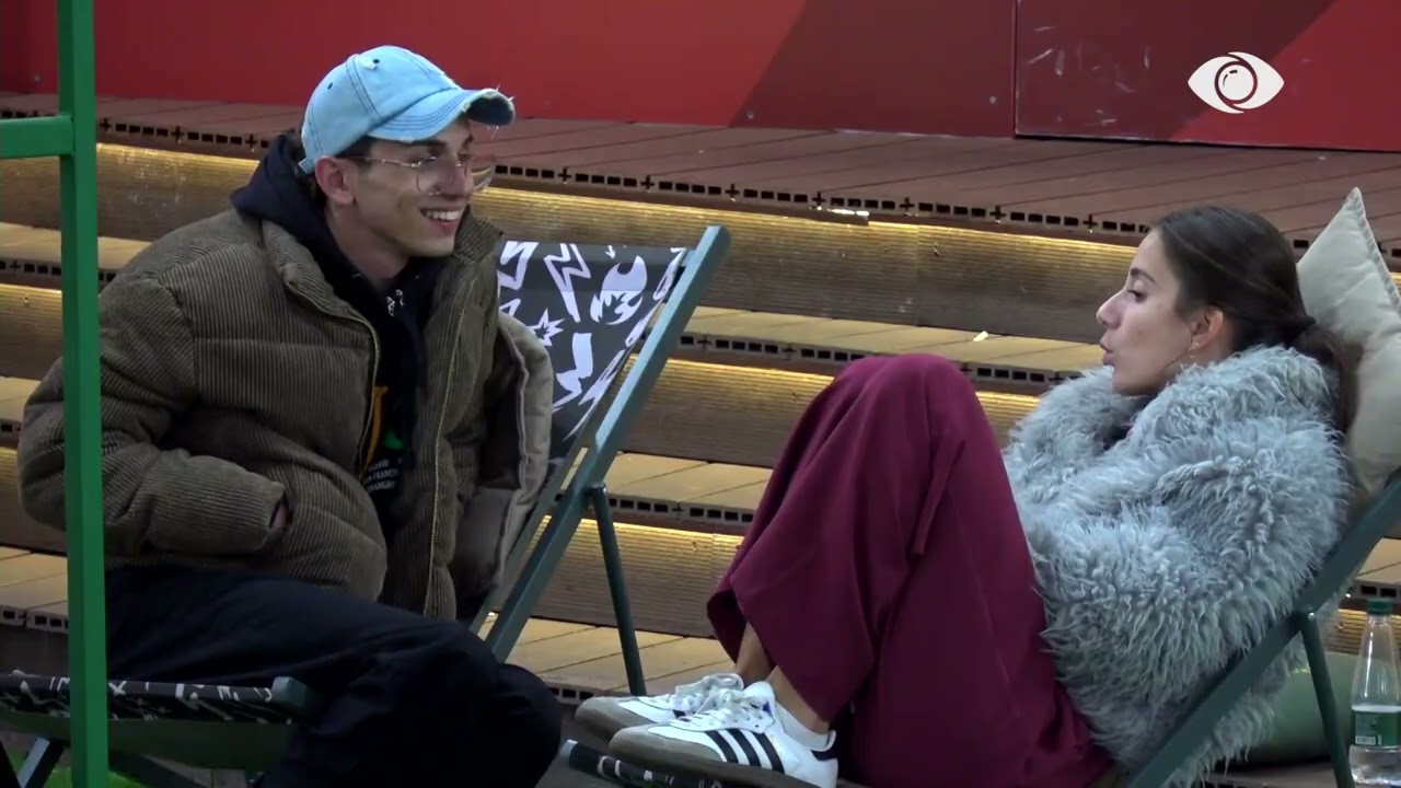 Ka romancë mes Rizartës dhe Aldos?!/ Vserlo pyet Mikelën, banorja: Nuk ja lexoj mendjen