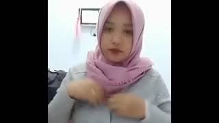 Download lagu Cewek jilbab bukak bukaan di depan kamera mp3