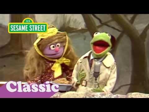 Kermit News: Little Ms. Muffet | Sesame Street Classic