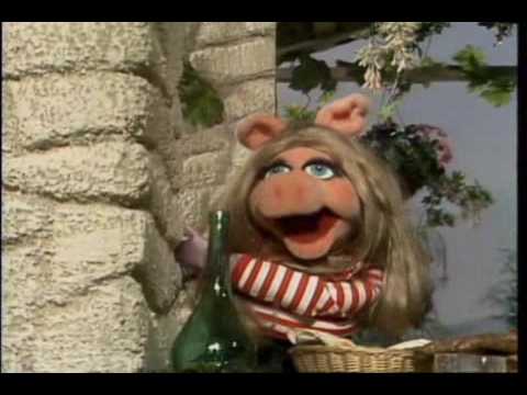Muppet Show. Miss Piggy - Never on Sunday (s3e09)