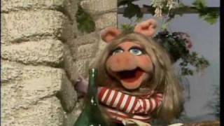 Muppet Show. Miss Piggy - Never on Sunday (s3e09)