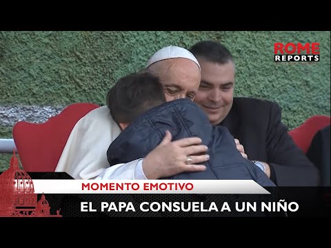 Francisco consuela a un niño que preguntó si su padre, que era ateo, está ahora en el Cielo