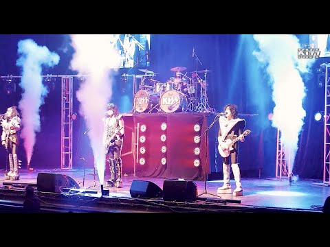 CARNIVAL OF KISS - I WAS MADE FOR LOVIN' YOU ( LIVE TEATRO METROPOLITAN )