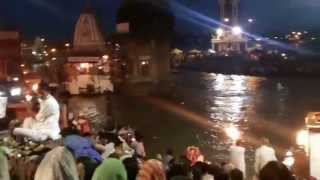 preview picture of video 'Ganga Aarti - Har ki Pauri, Haridwar  (KK Chopra & Veena Chopra)'