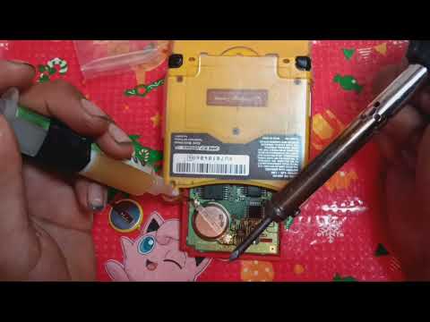 how i almost ruined my buddy's pokemon red version while replacing the save battery (first upload)