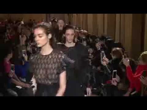 Giambattista Valli Fall/Winter 2017/2018 - Fashion Show - Paris Fashion Week