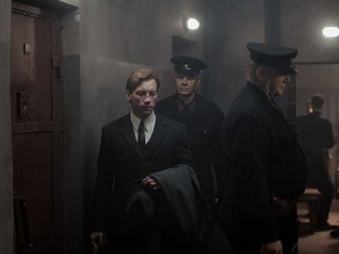 [두 검사] 메인 예고편 #4월1일개봉 #칸영화제