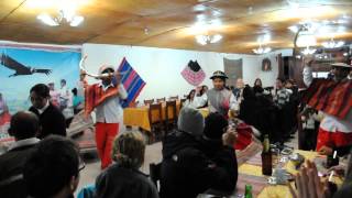 preview picture of video 'Música e dança típica Andina em restaurante em Chivay'