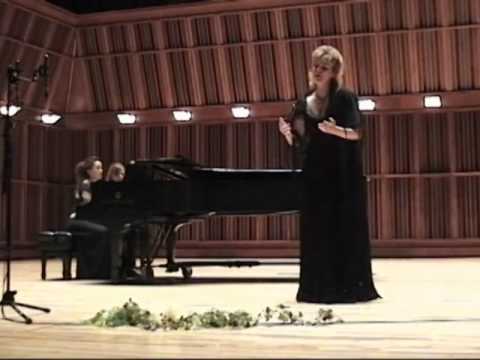 Suzanne Galer performing "A vos jeux, mes amis, pale et blonde"