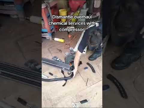 Dismantling and overhauling chemical service with compressor. 拆解并全面检修带压缩机的化学服务。