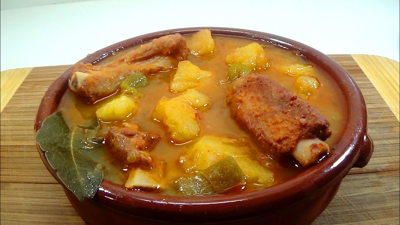 PATATAS CON COSTILLAS. COCINA TRADICIONAL ESPAÑOLA.