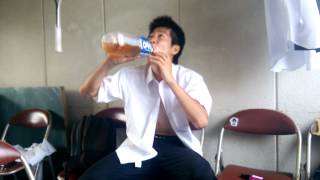 香水を口に吹きかけてみた キヨ実験