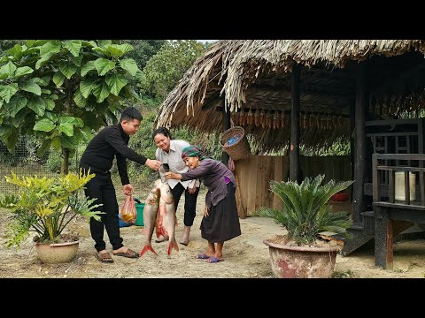 The old woman and the homeless girl thanked Mr. Khang for bringing them the big fish.