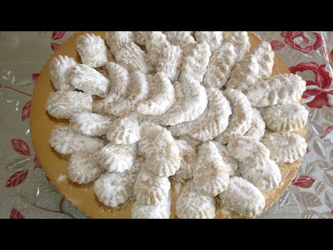 STARINSKE ŠAPE SA ORASIMA - sitni i suhi božićni kolači