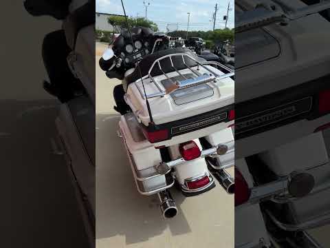 2009 Harley-Davidson® Electra Glide® Ultra Classic® Two-Tone White Gold Pearl/Pewter Pearl