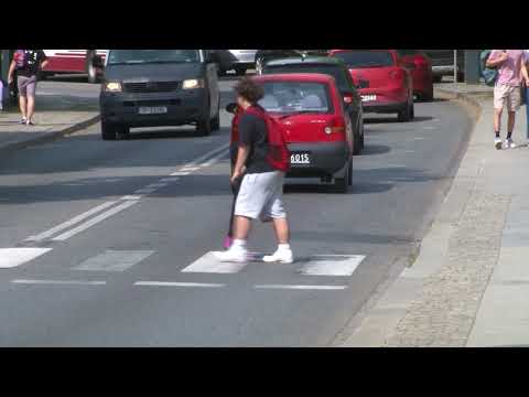 Pierwszeństwo pieszych na pasach. Pieszy nie ma bezwzględnego pierwszeństwa!