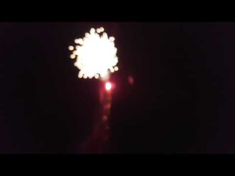 dominator pro fireworks super crackle 25 shot salute cake