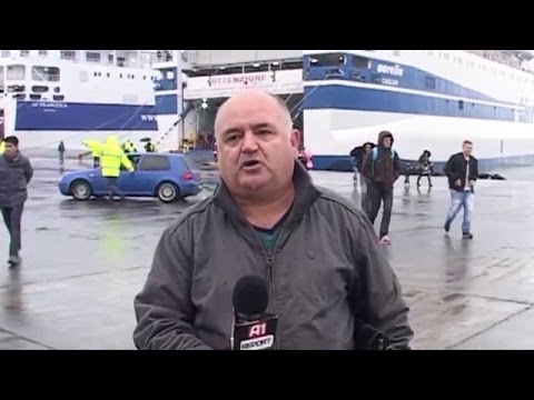 A1 Report - Durrës, fluks i lartë emigrantësh në port,8000 persona kthehen në atdhe