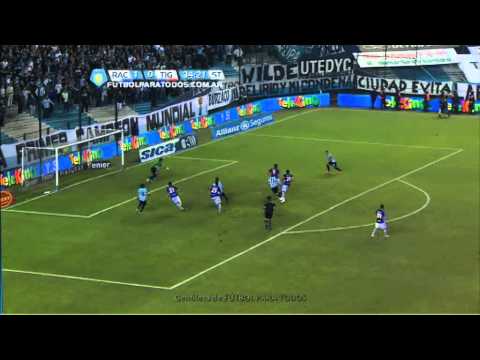 Impresionante salvada de Echeverría sobre la línea