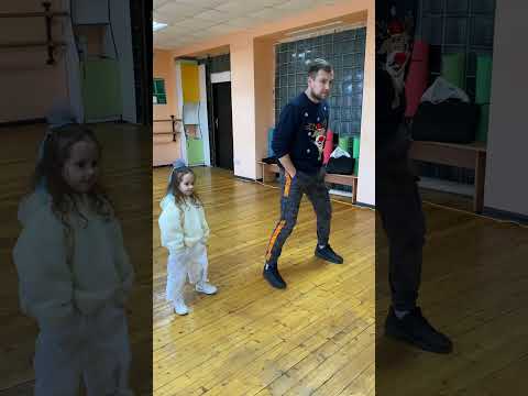 Малышка 4 годика выучила танец за 2 минуты🙀#legiondance