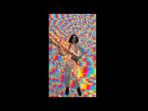 VANESSA ZAMORA - psilocibina (video vertical)